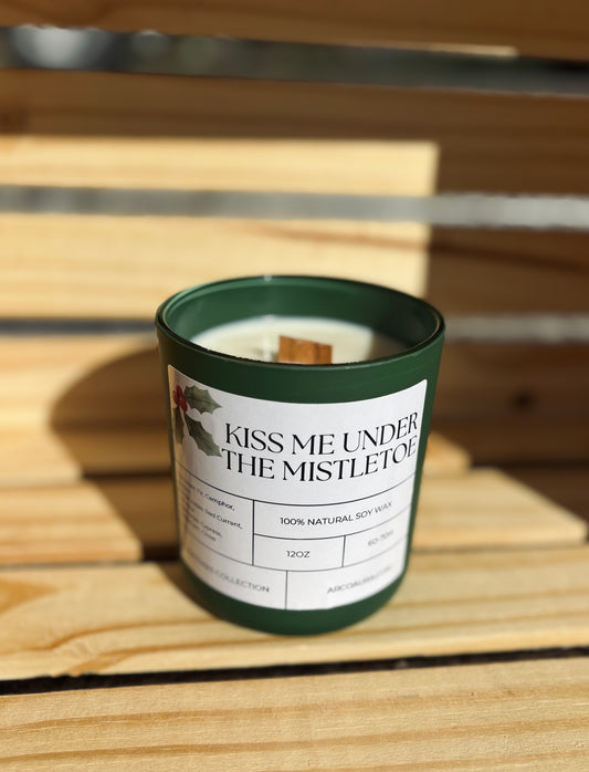 12oz Kiss Me Under The Mistletoe Candle